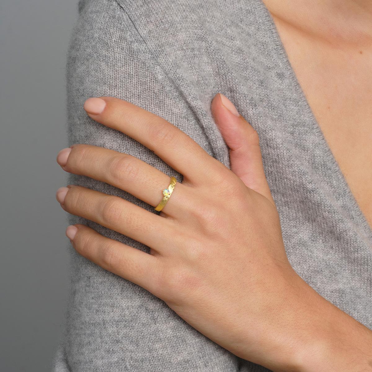 Bague Croissant Opale