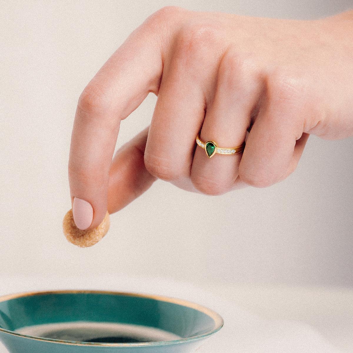 Solitaire Pavé Svadha Tsavorite 6 x 4 mm