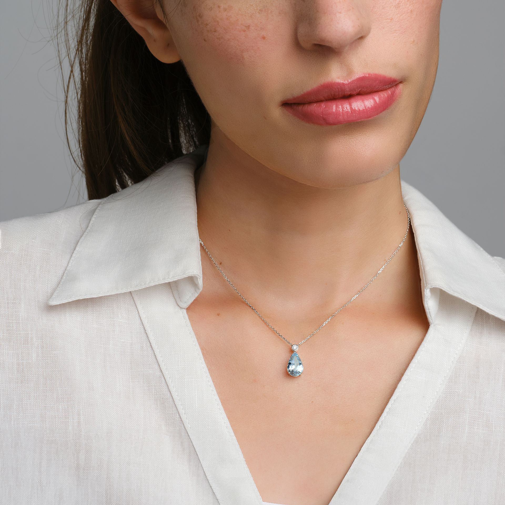 Collier Victoria Aigue-marine 12 x 8 mm
