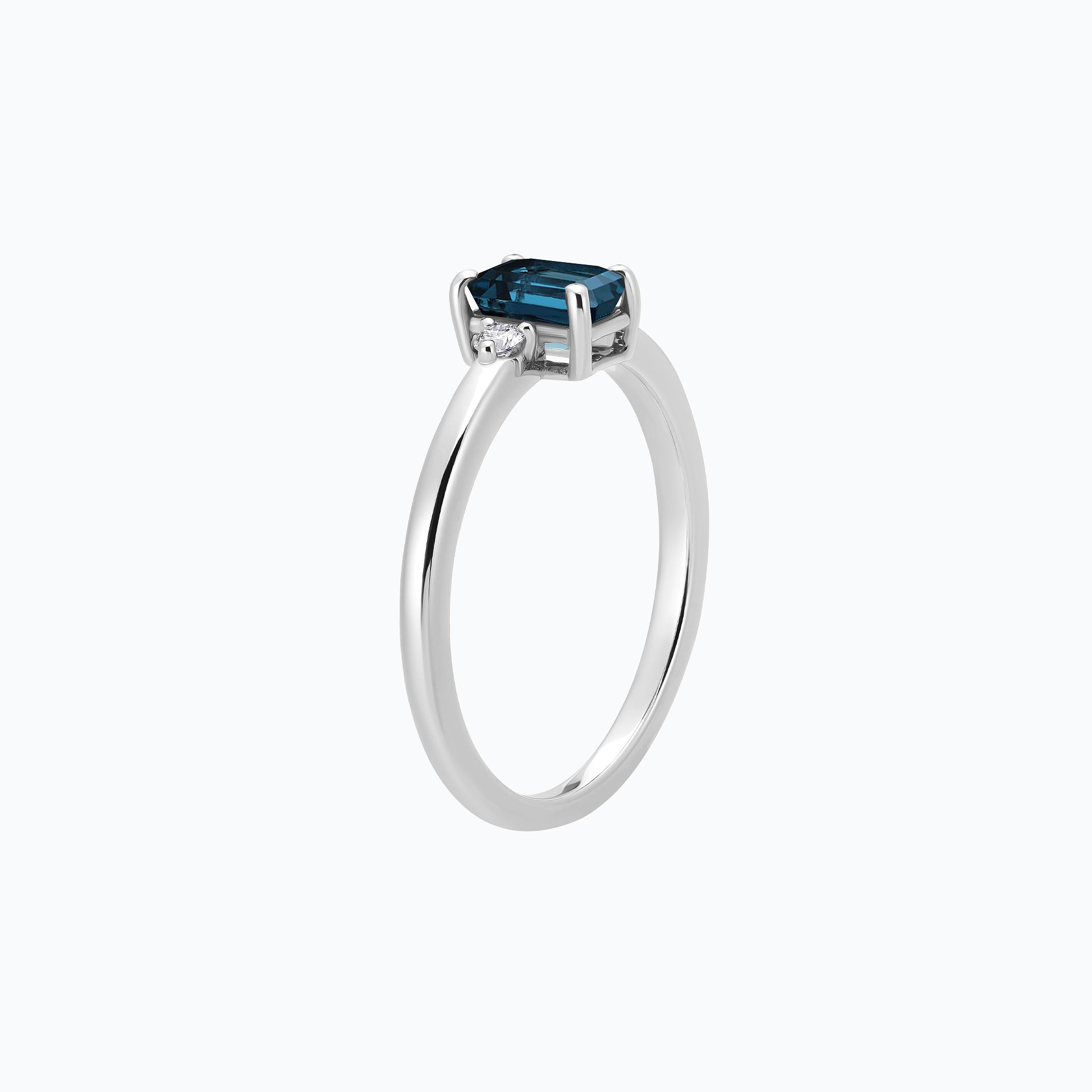 Solitaire Inès Topaze Blue London 6 x 4 mm