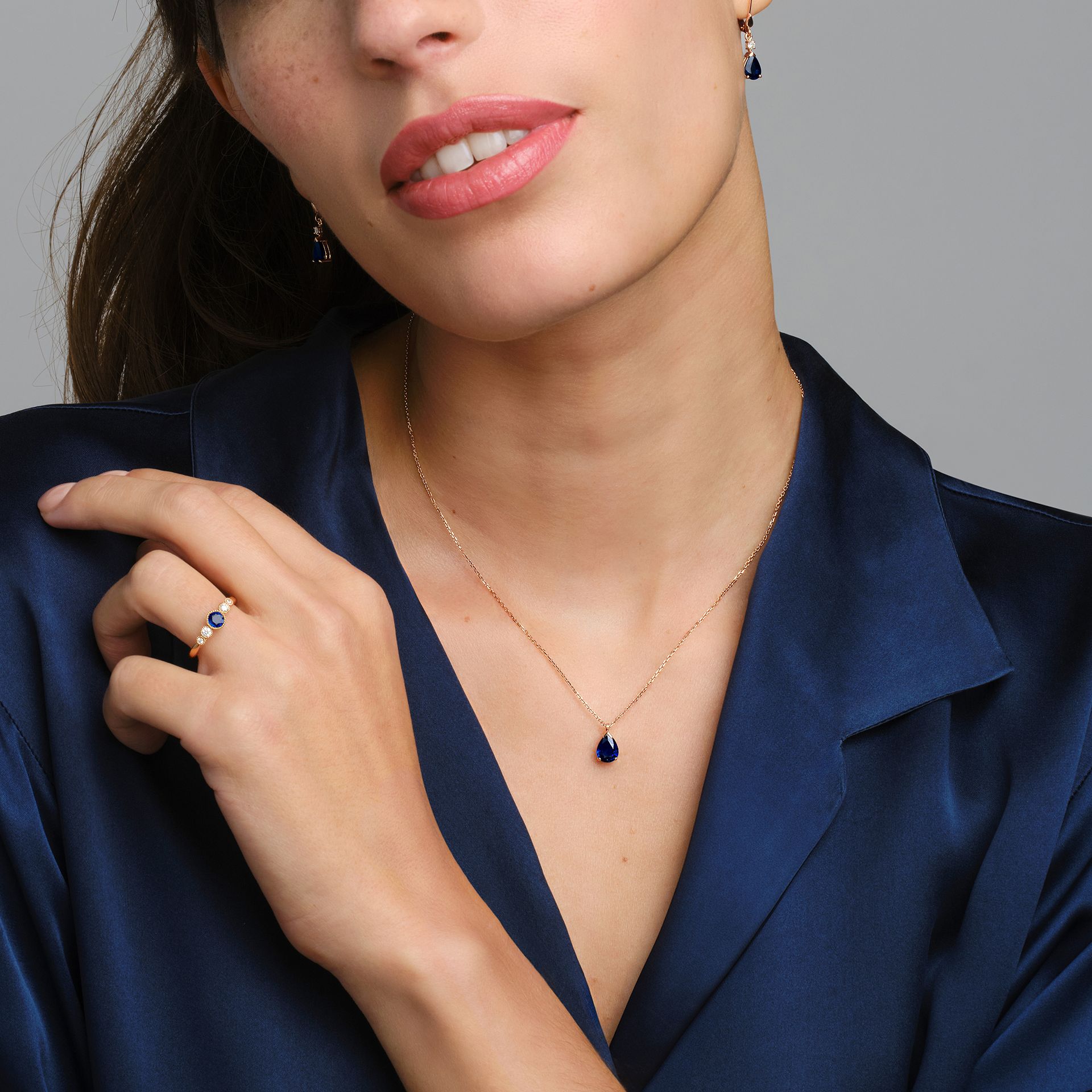 Collier Goutte Saphir 8 x 6 mm