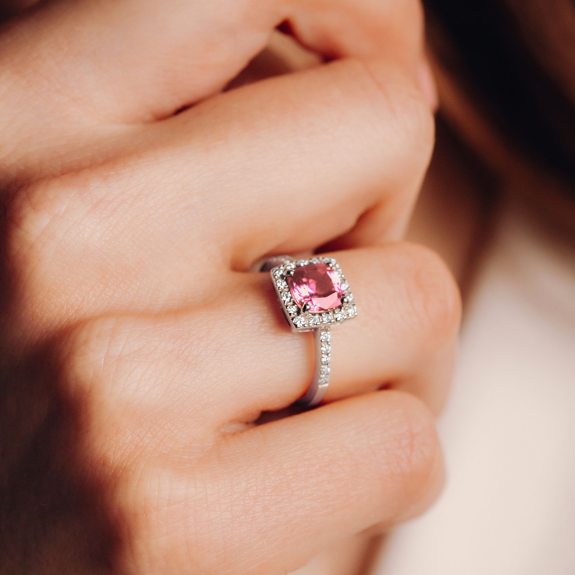 Solitaire Pavé Lys Tourmaline