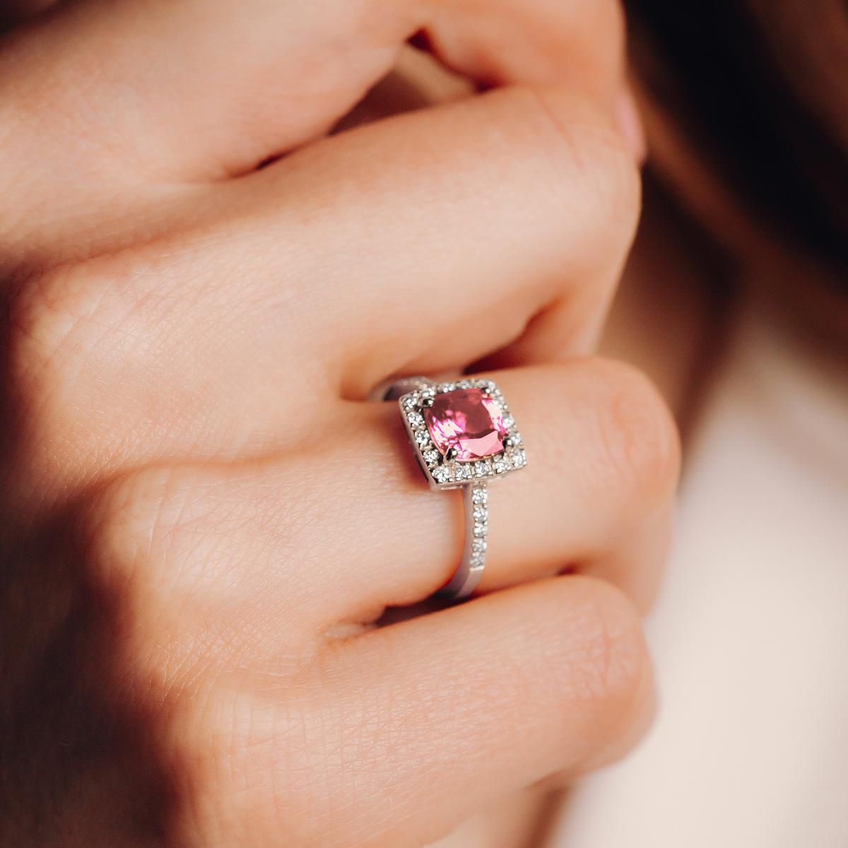 Solitaire Pavé Lys Tourmaline