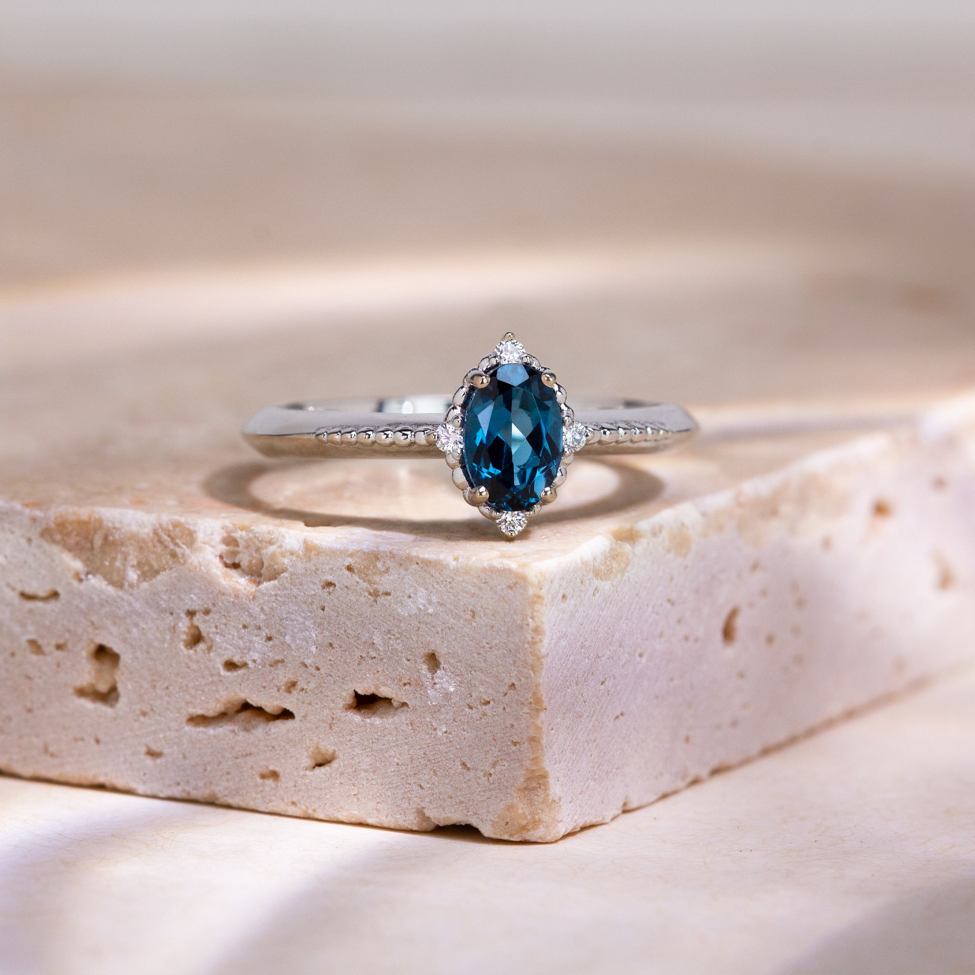 Solitaire Colette Topaze Blue London
