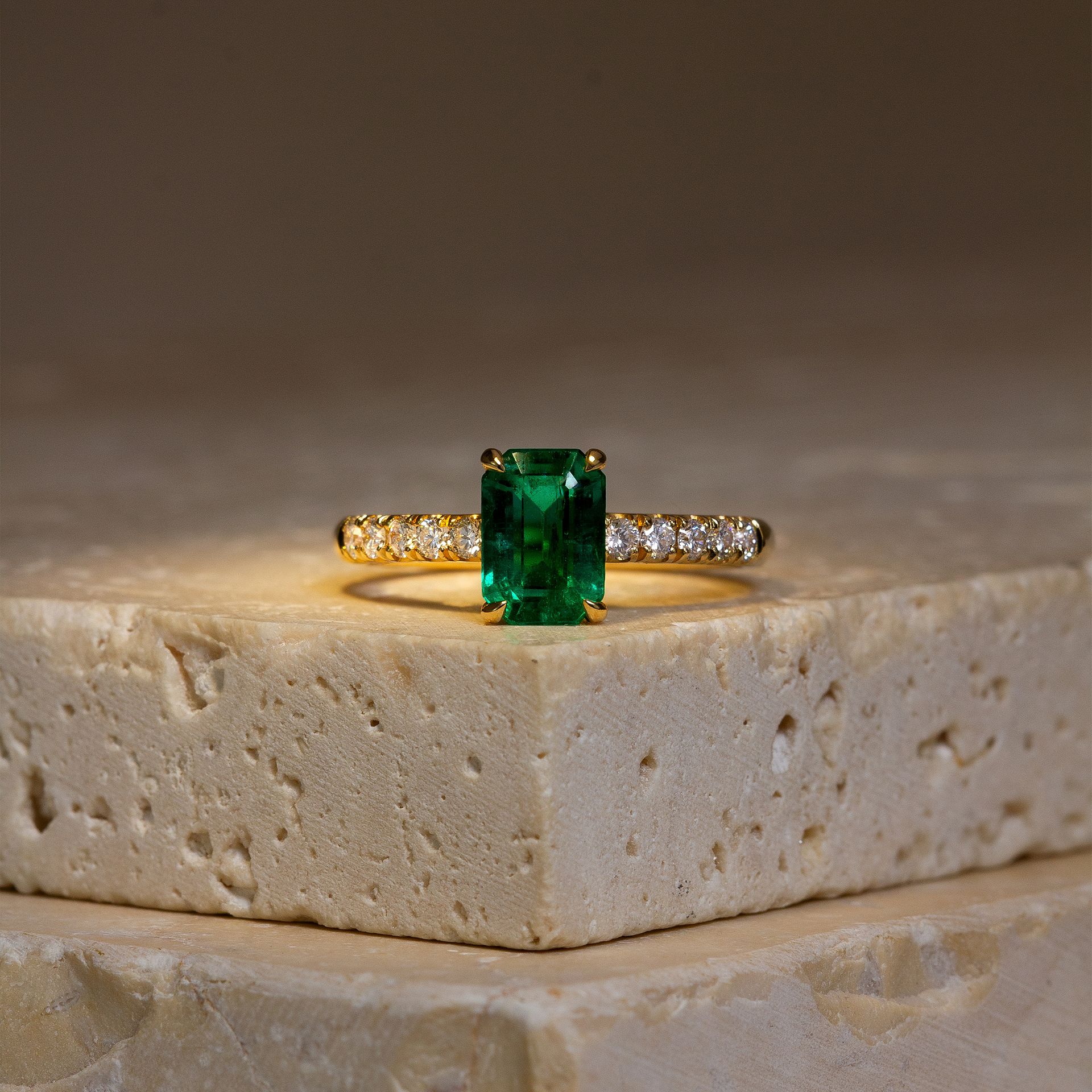 Solitaire Pavé Réglisse Émeraude