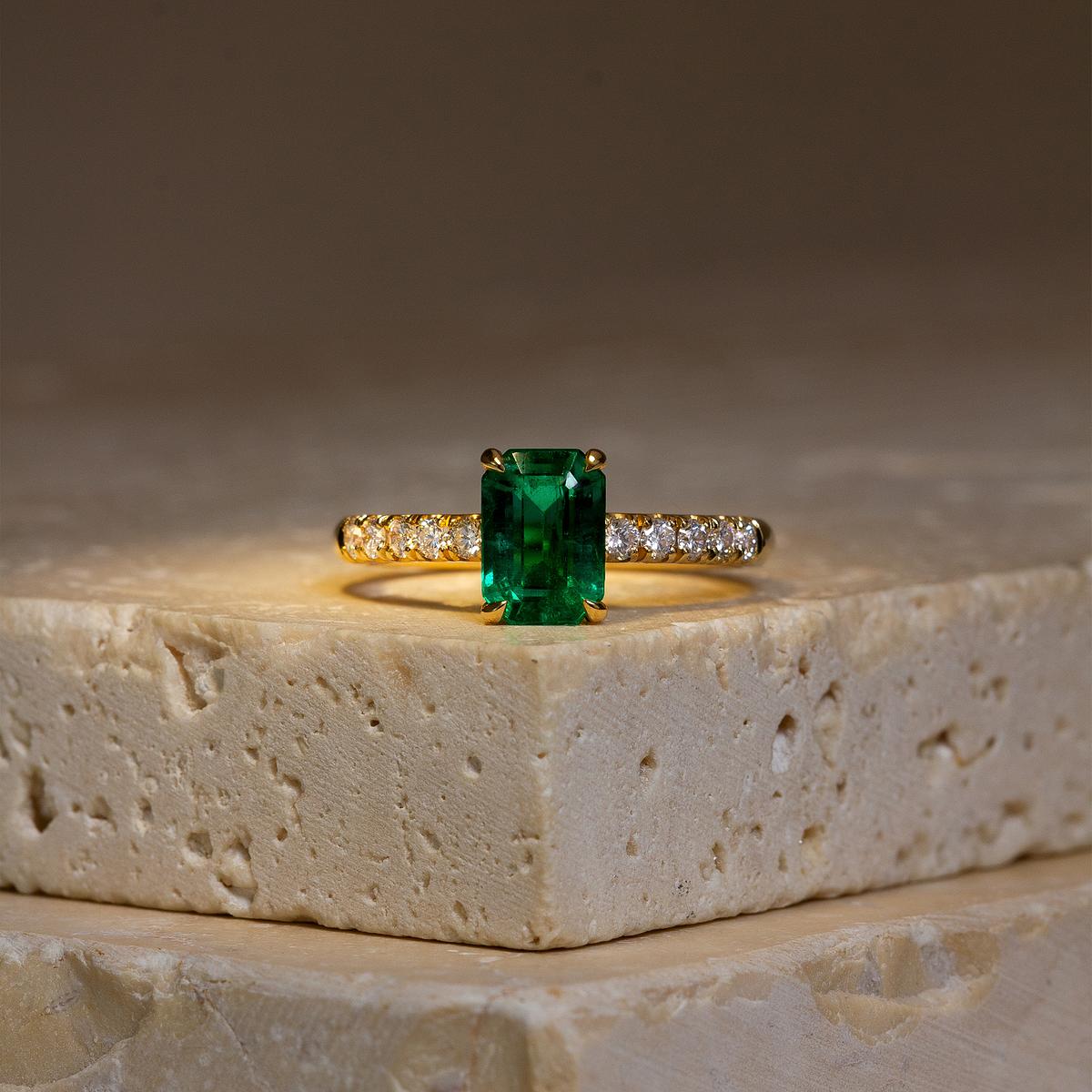 Solitaire Pavé Réglisse Émeraude