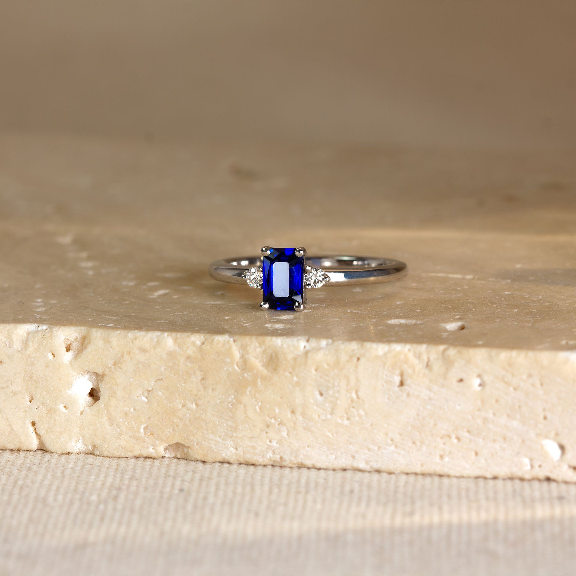 Solitaire Inès Saphir 6 x 4 mm