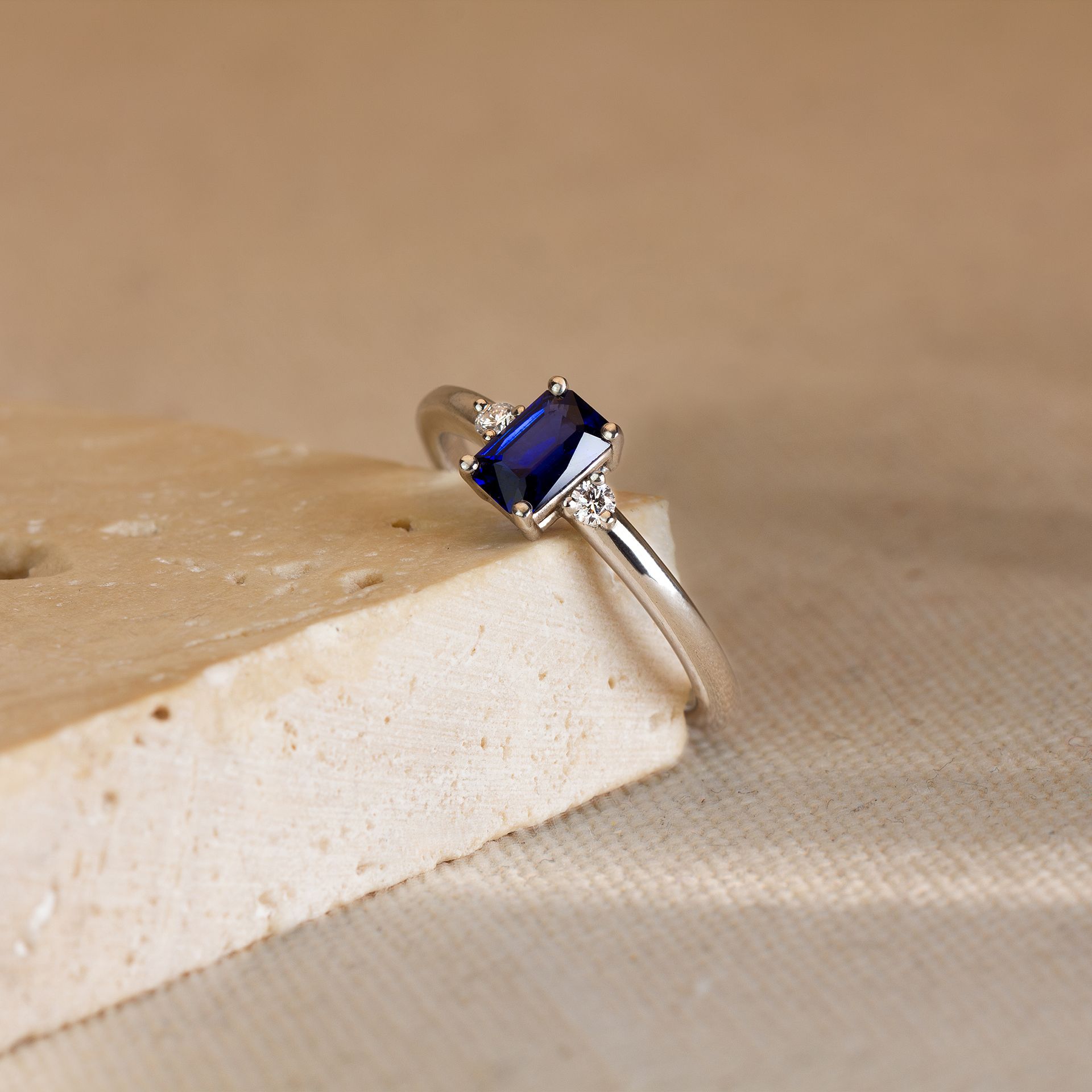 Solitaire Inès Saphir 6 x 4 mm