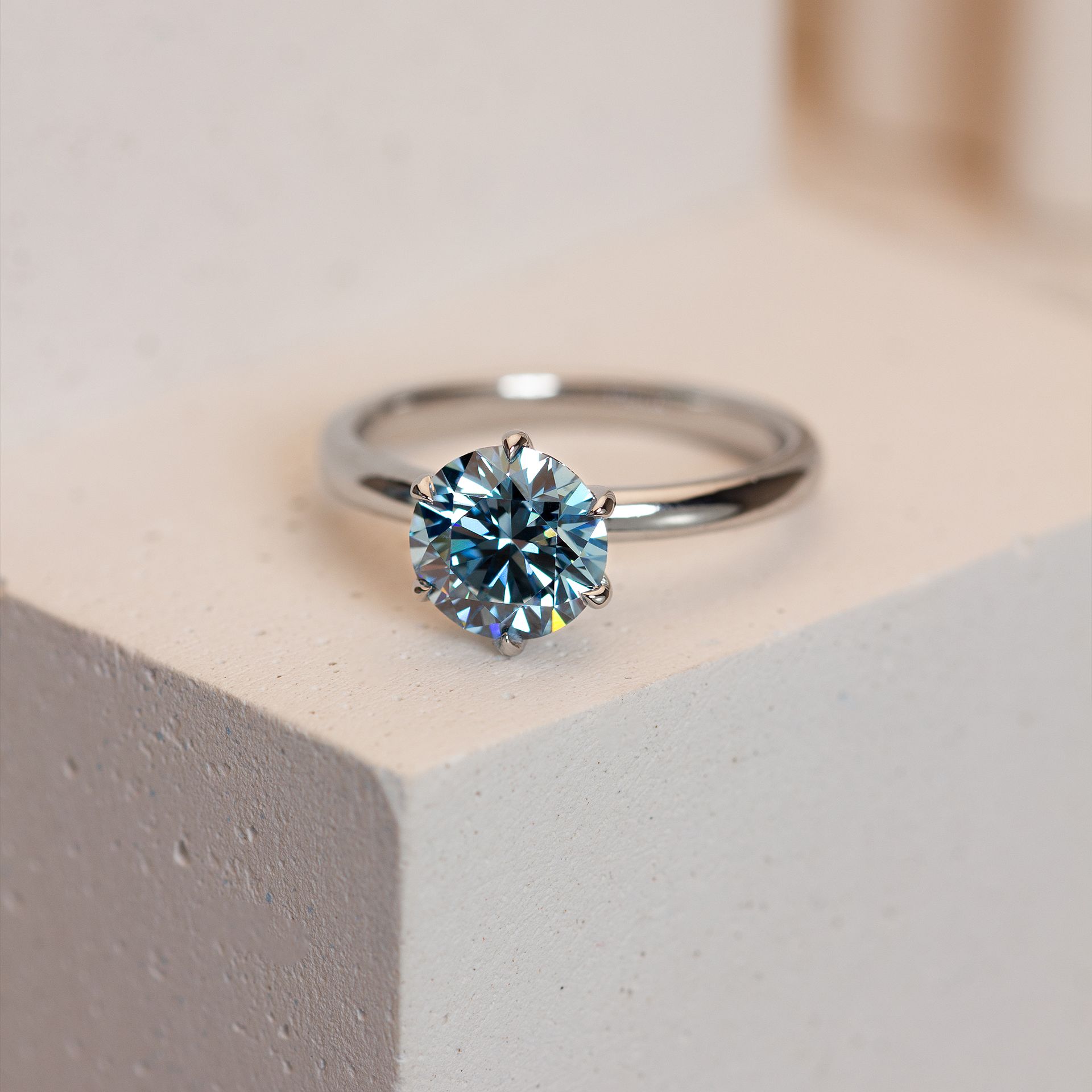 Solitaire Tulipe Diamant Bleu de Synthèse