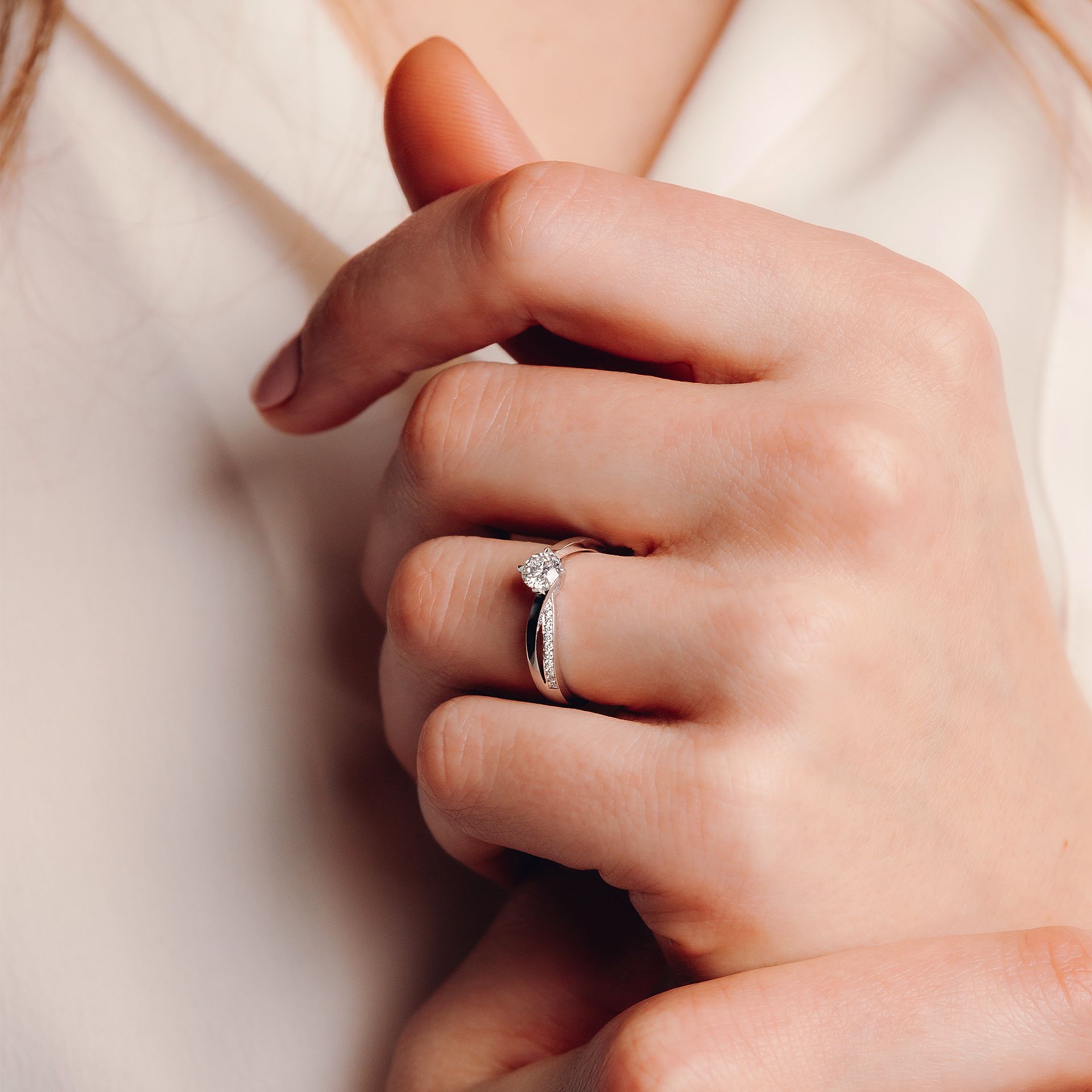 Solitaire Pavé Kelly Twist