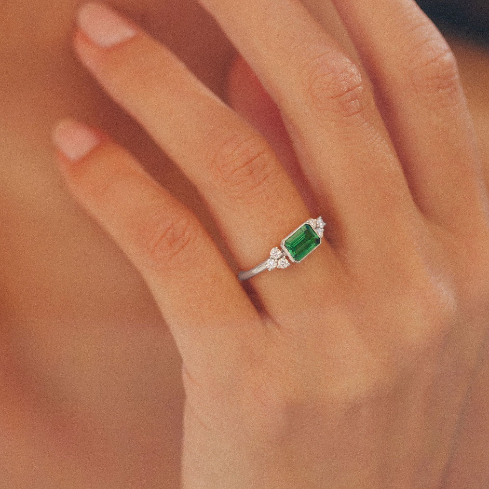 Solitaire Louise Tsavorite