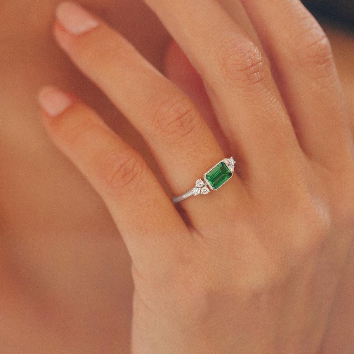 Solitaire Louise Tsavorite