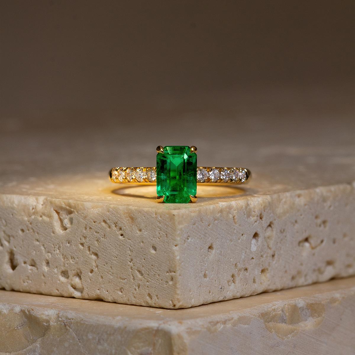 Solitaire Pavé Réglisse Émeraude