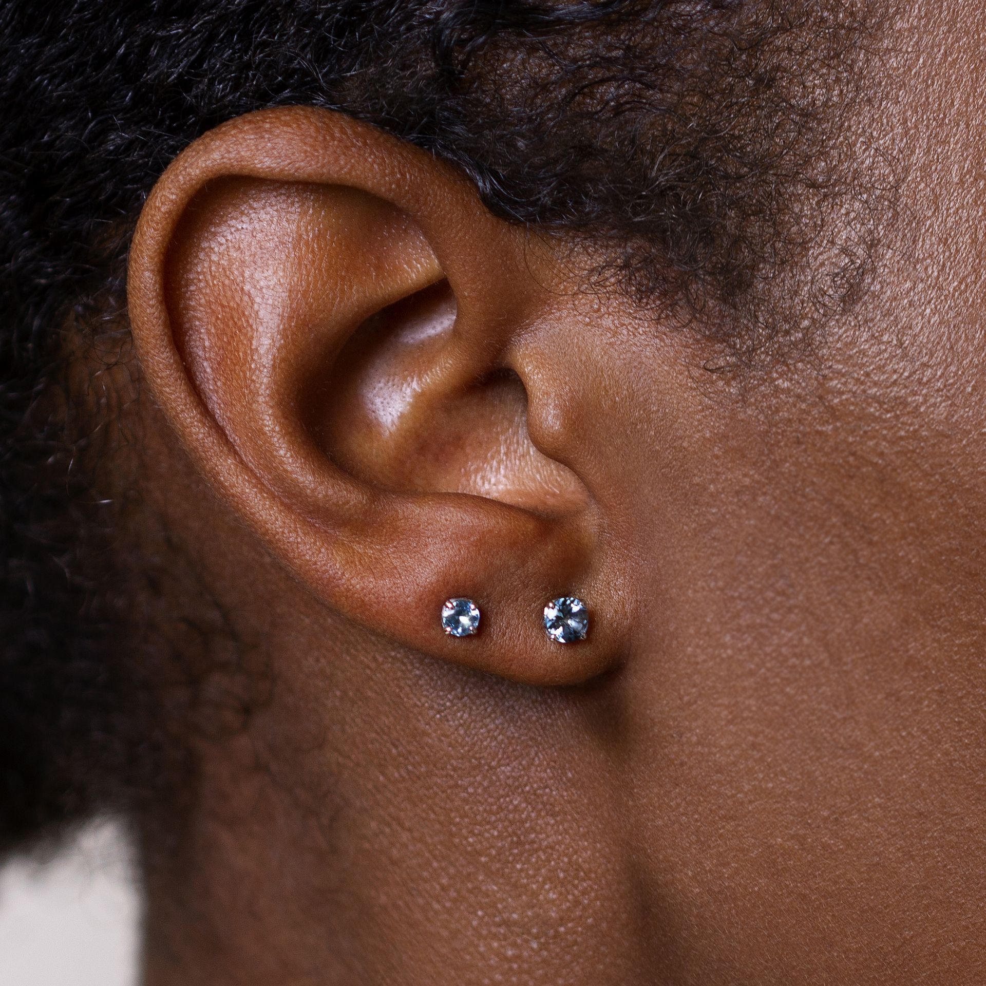 Boucles Alva Topaze Blue London 4.5 mm