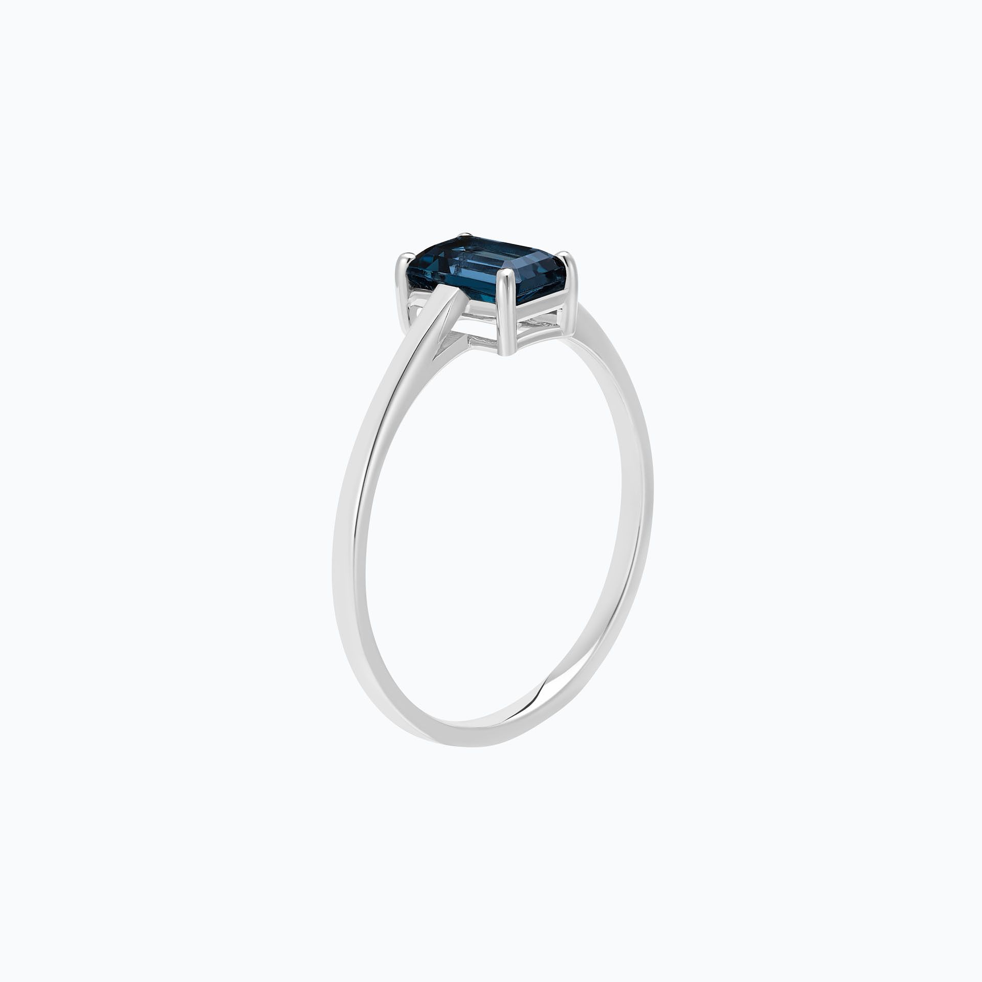 Solitaire Terry Topaze Blue London 6 x 4 mm