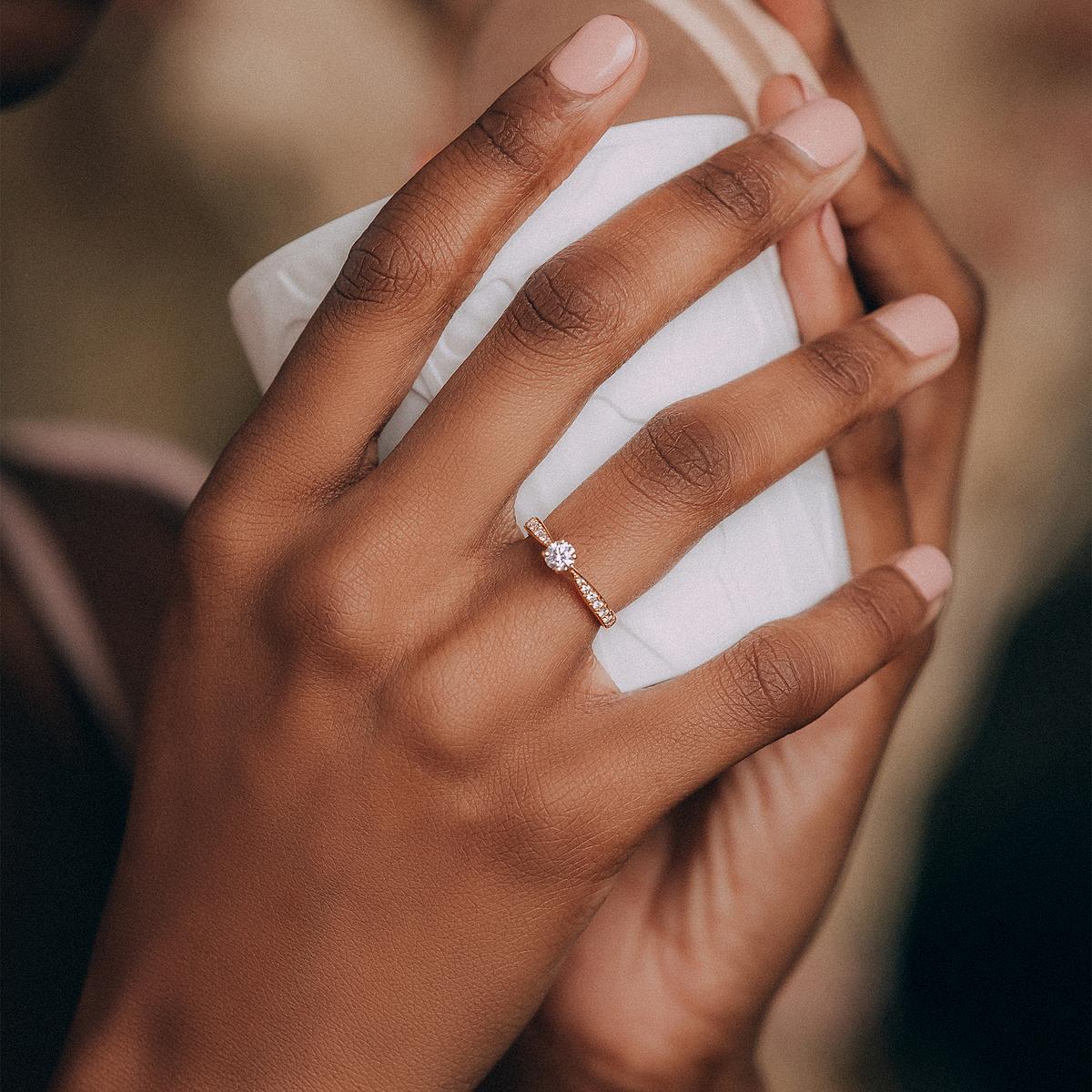 Solitaire Pavé Romance Éclat Diamant de Synthèse