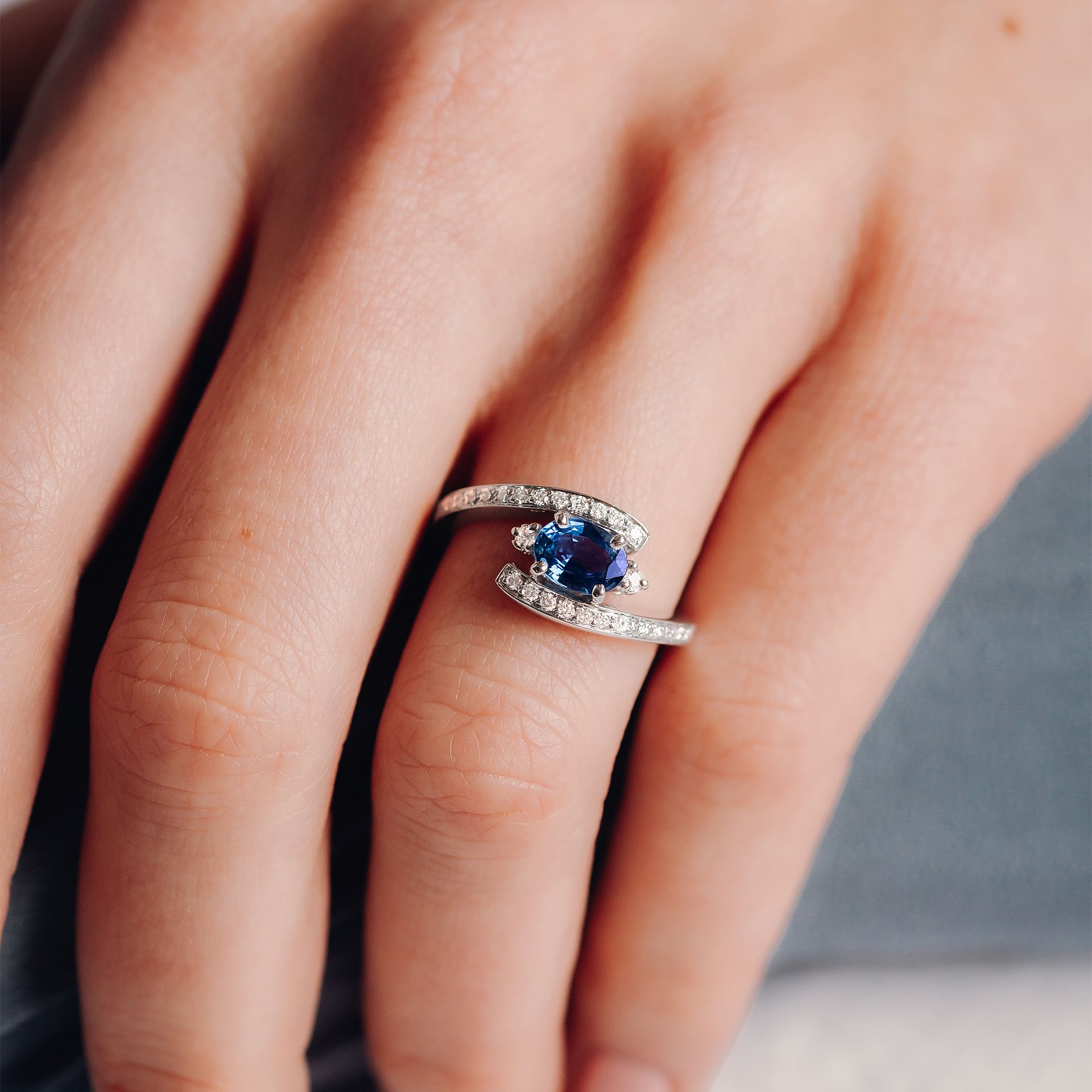 Solitaire Pavé Twist Royal Saphir