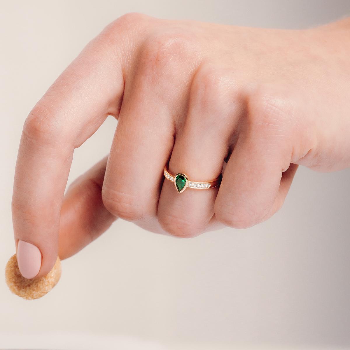 Solitaire Pavé Svadha Émeraude 6 x 4 mm