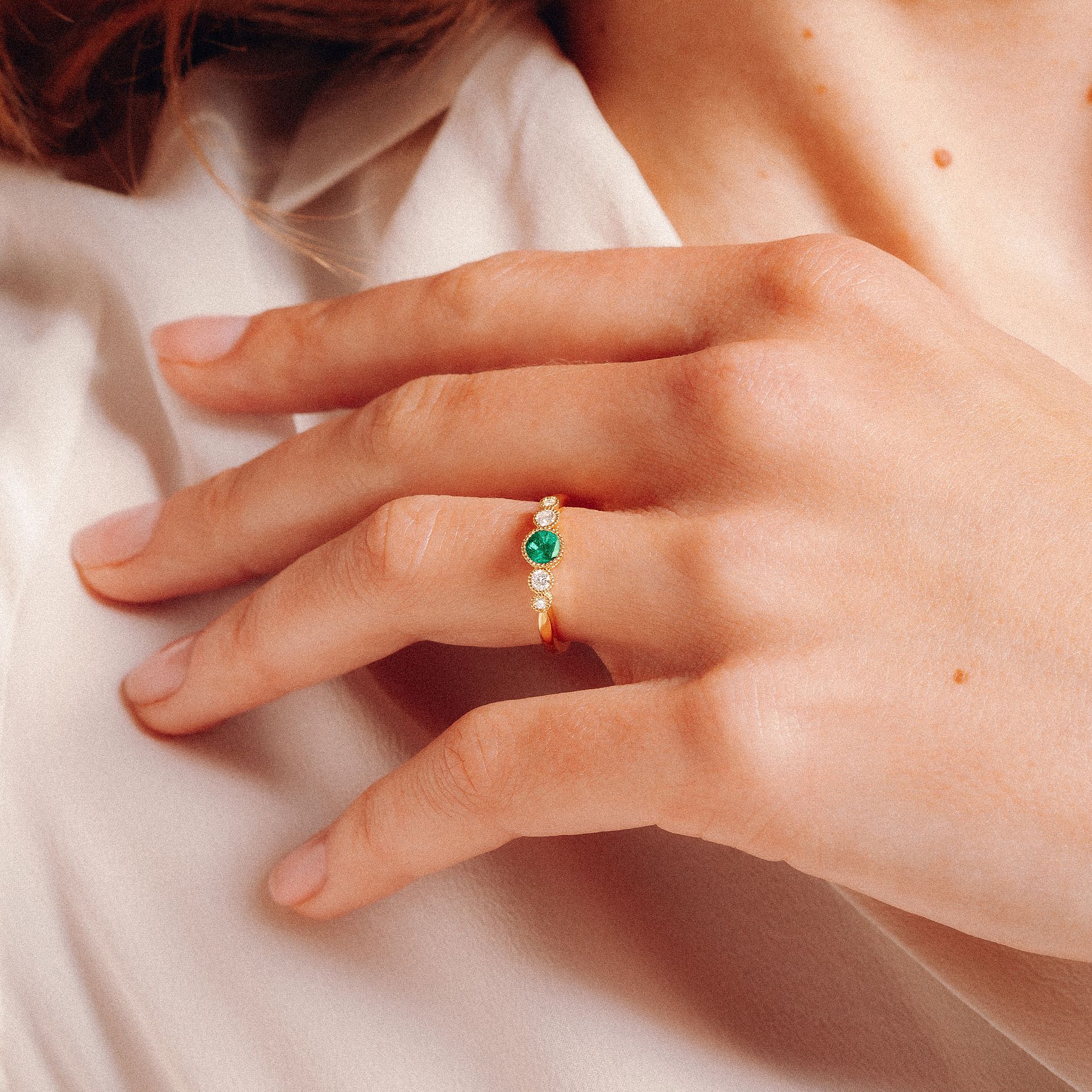 Solitaire Paloma Millegrain Émeraude 4.5 mm