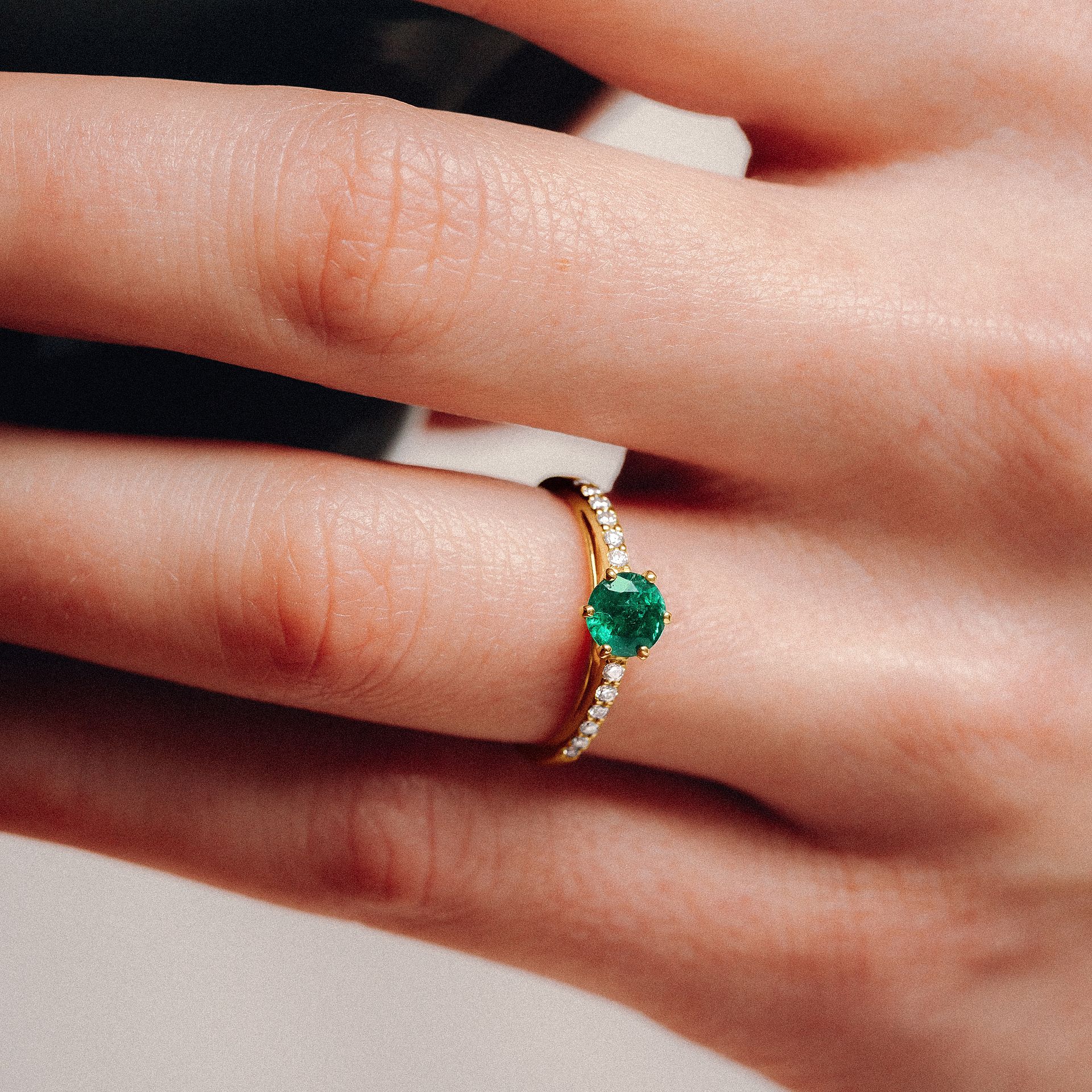 Solitaire Pavé Camille Émeraude 6 mm