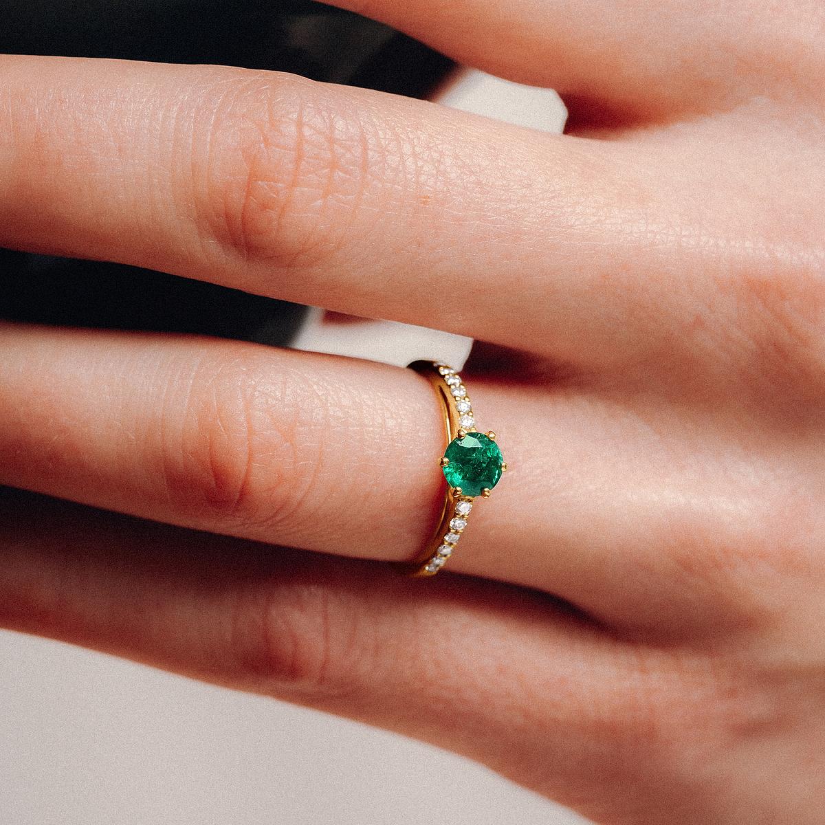 Solitaire Pavé Camille Émeraude 6 mm