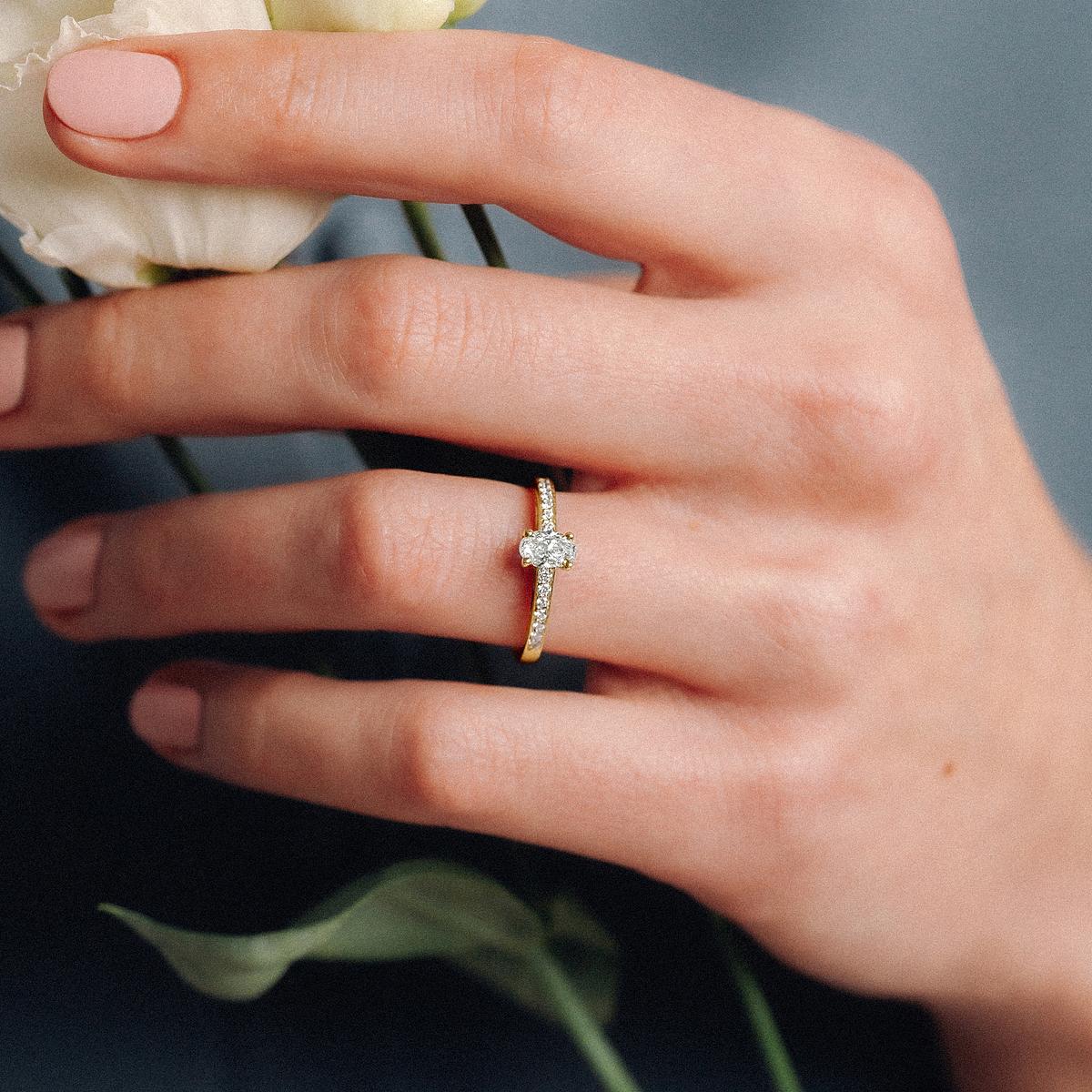 Solitaire Pavé Julia