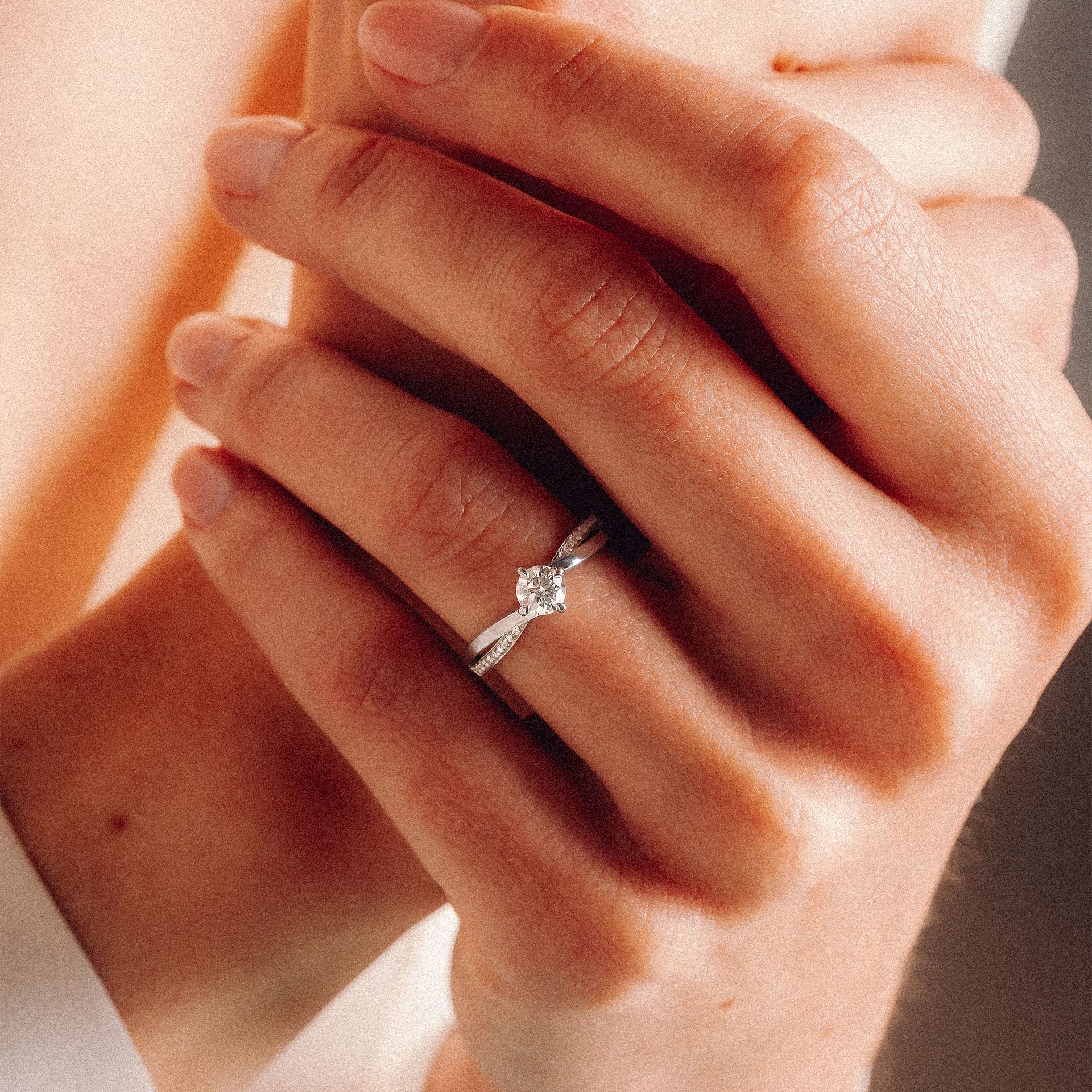 Solitaire Pavé Kelly Twist