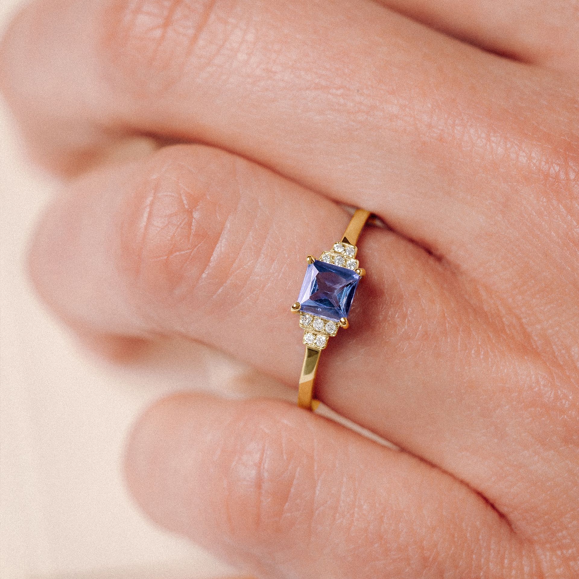 Solitaire Shirley Tanzanite 5 x 5 mm