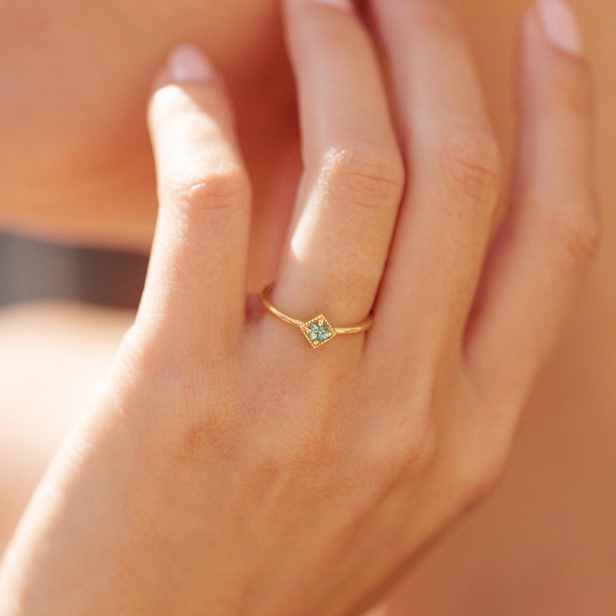 Solitaire Romy Millegrain Saphir Vert 3.5 mm