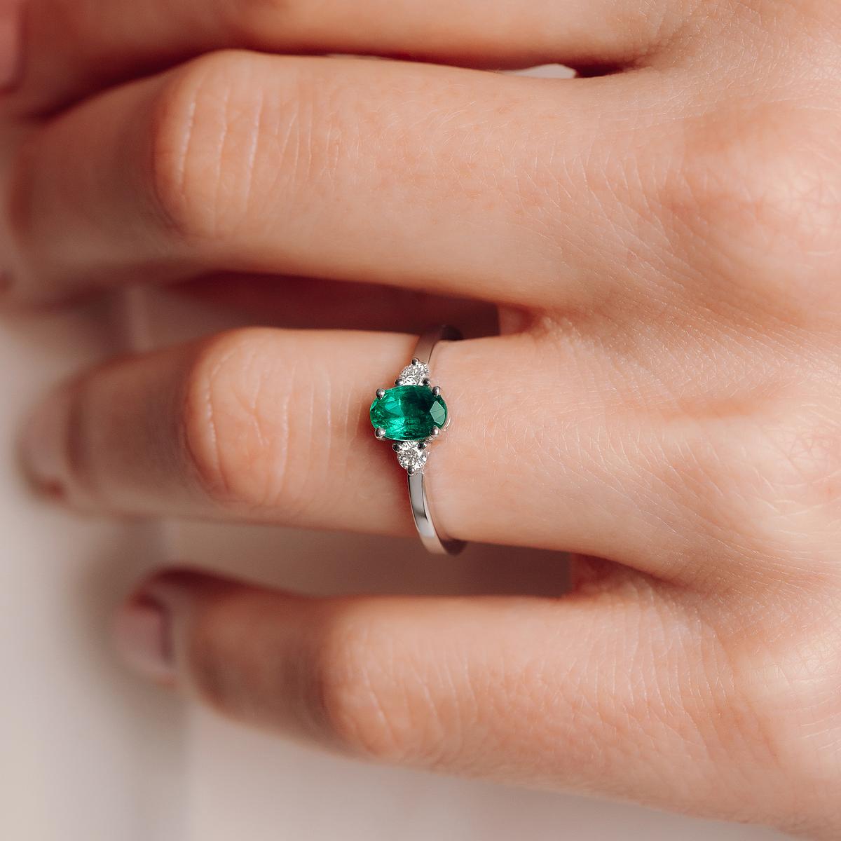 Solitaire Elisabeth Émeraude 7 x 5 mm