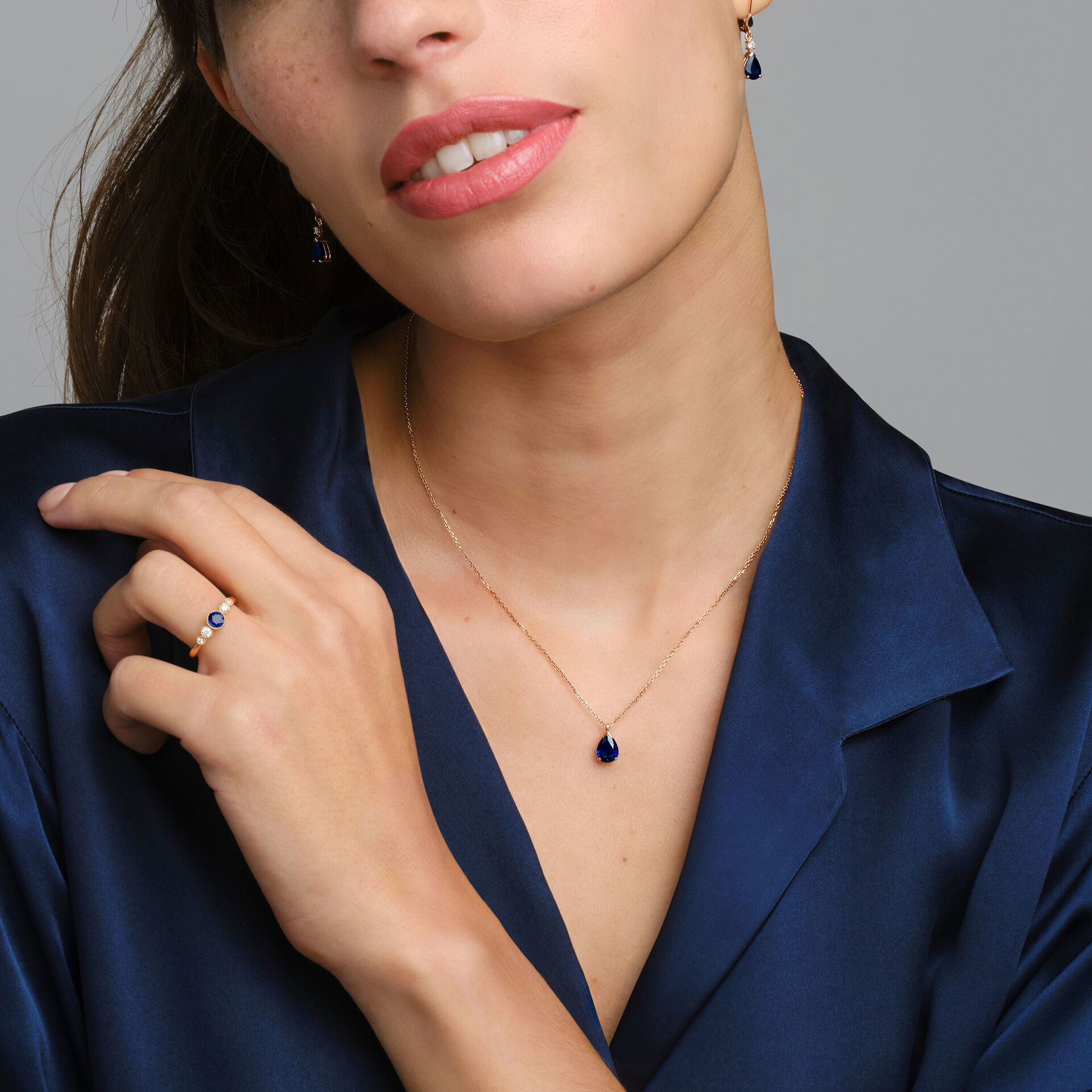 Collier Goutte Saphir 8 x 6 mm
