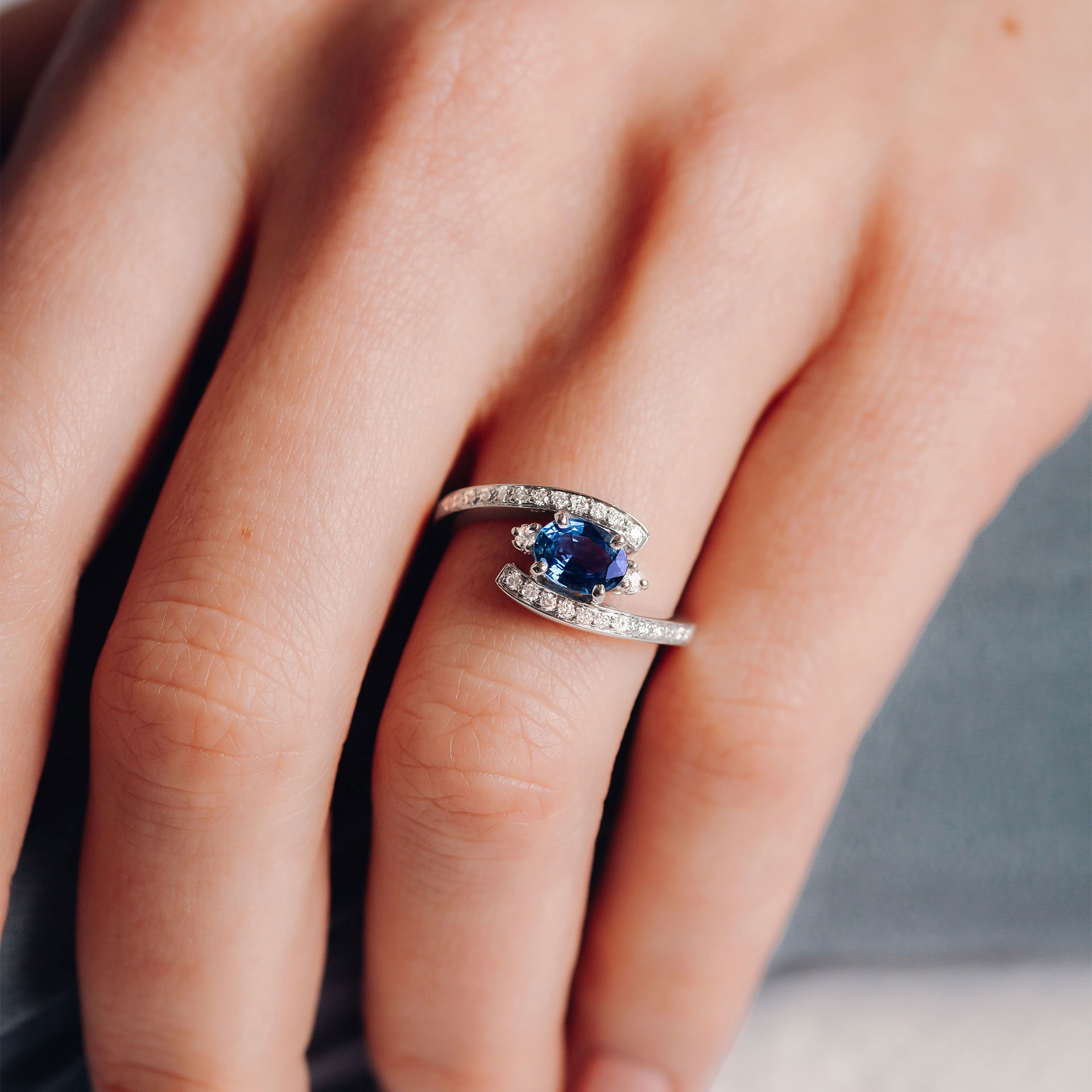 Solitaire Pavé Twist Royal Saphir