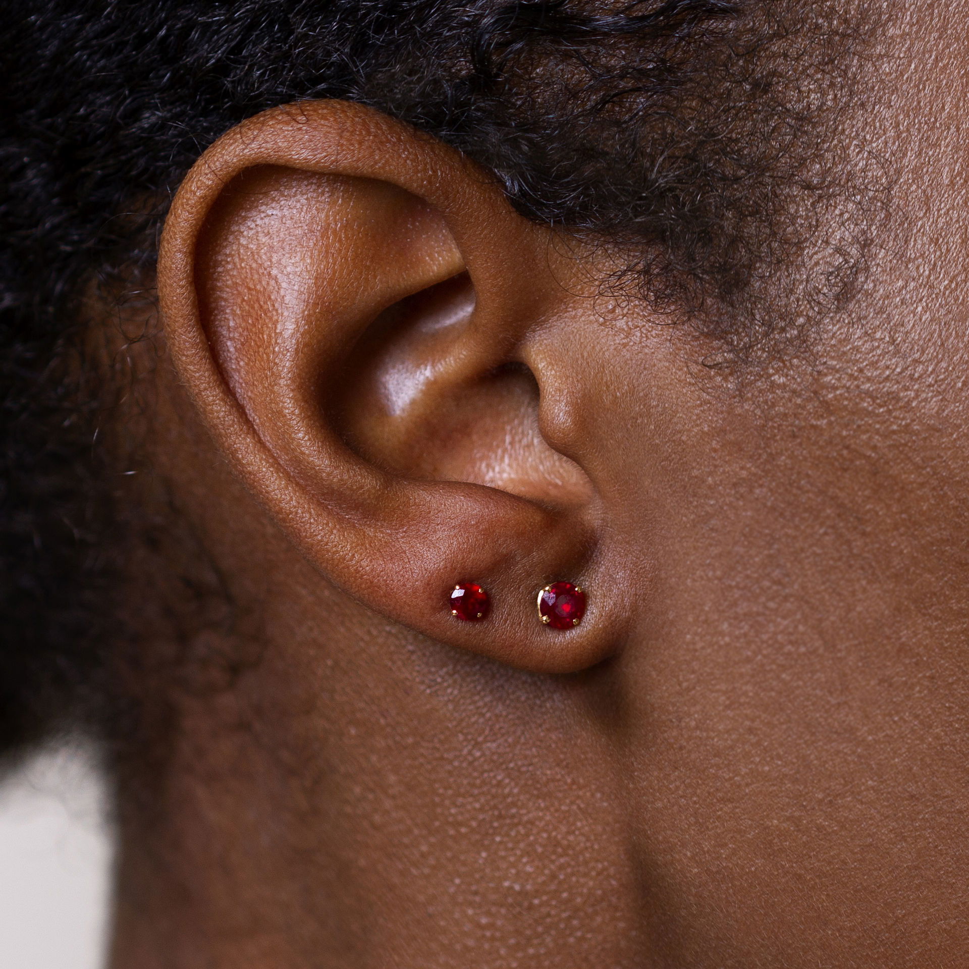 Boucles Alva Rubis 4.5 mm
